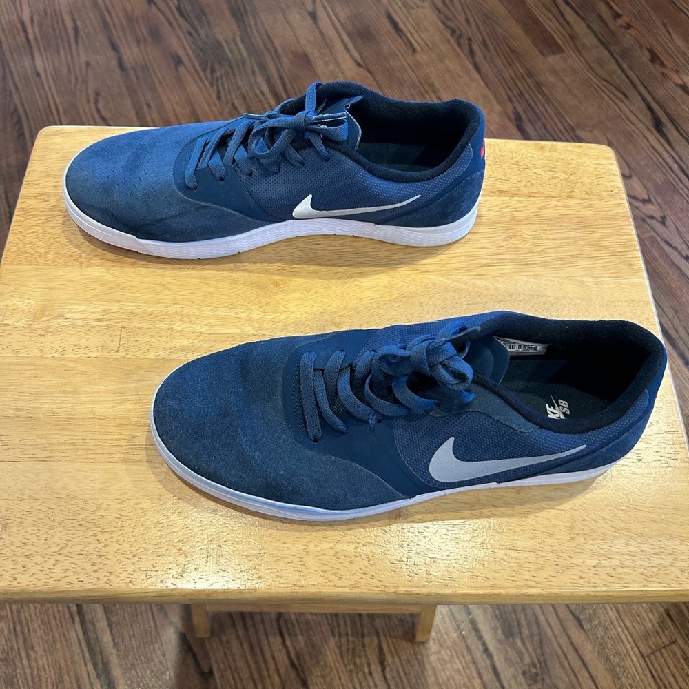 Men’s Nike Size 11 SB Blue Suede Sneakers